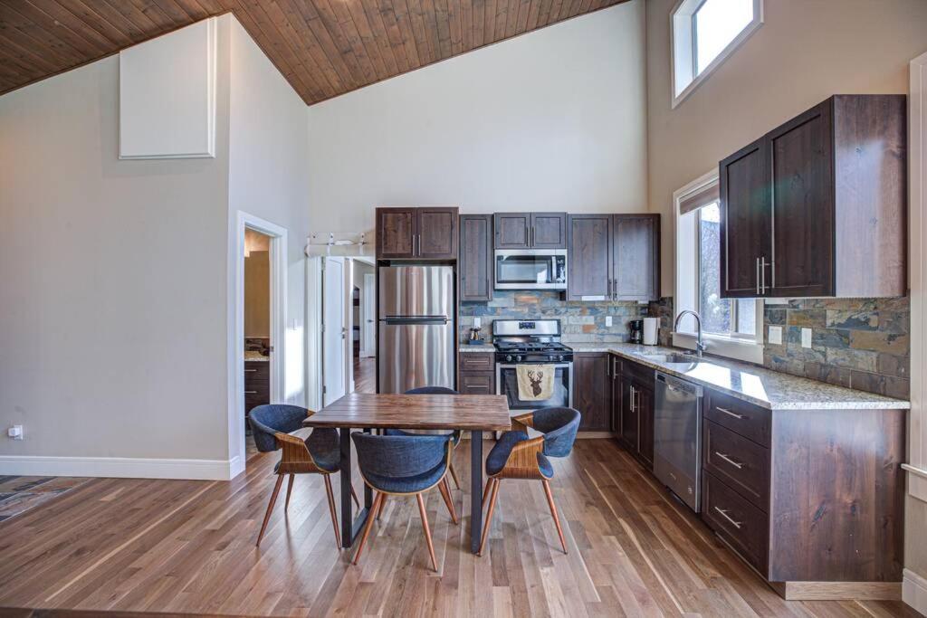 Newly Built Modern Chalet Duplex - 1 Mount Hood Village Exterior photo